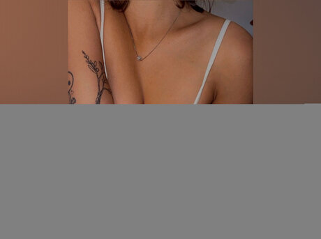 巨乳の赤毛オンリーファンズ セクシー裸 写真