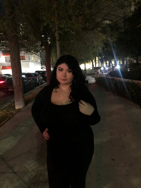 ヌード教師オンリーファンズ 裸 画像