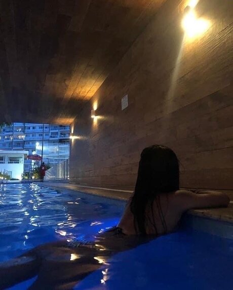 18yo 無料のポルノスター 写真