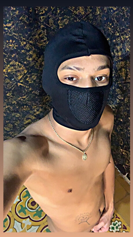 Traviesoxxnx_ 独占スター 写真