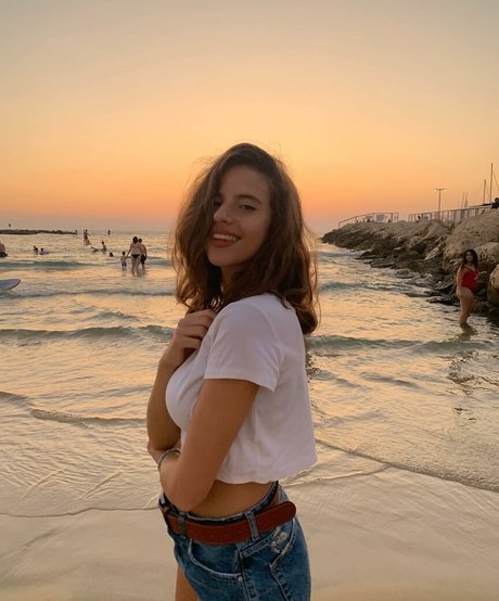 Yuval Hofesh ヌード女優 写真