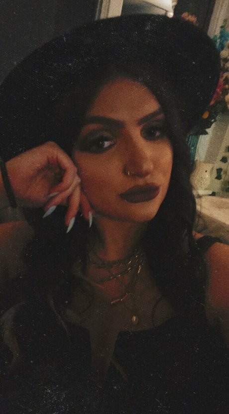 巨大なチンポを持つシーメールオンリーファンズ ホットヌード 画像