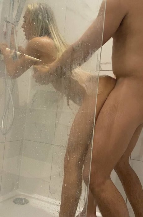 Hollyrobinson19 ポルノスター 写真