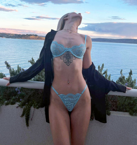 Nadja Arhar ホットモデル 画像