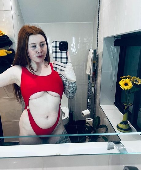 Molly Capper セクシーモデル 画像