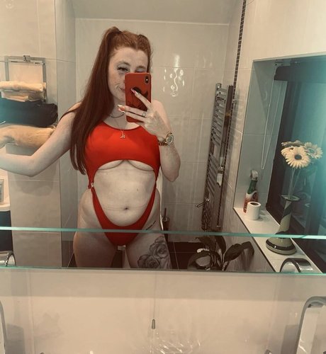 Molly Capper ポルノモデル 写真