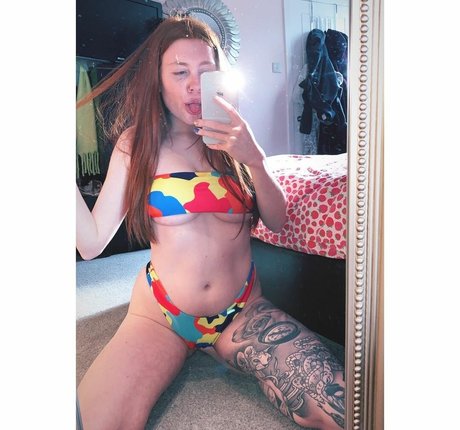 Molly Capper セクシーなスター 画像