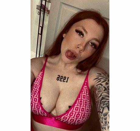 Molly Capper 裸のポルノスター ギャラリー