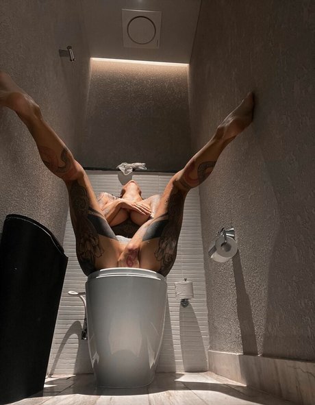 Ksusha Krasivchik ポルノスター ヌード 画像