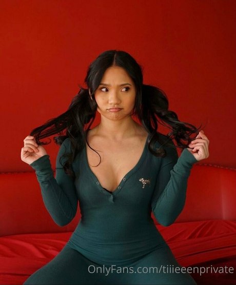 ジンジャートゥインクオンリーファンズ 無料エロ 画像