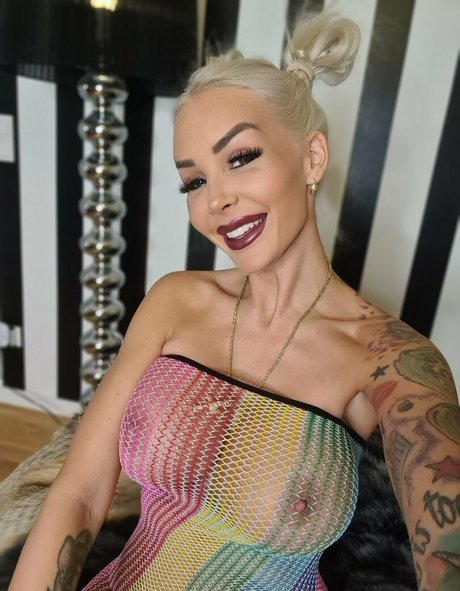 blondiebombxxx ポルノスター 写真