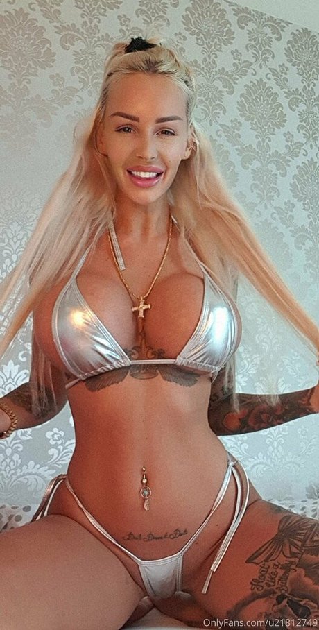 blondiebombxxx セクシーなスター 写真