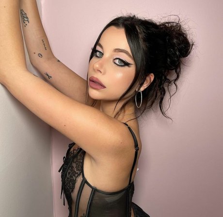 Ellise アダルトモデル 写真