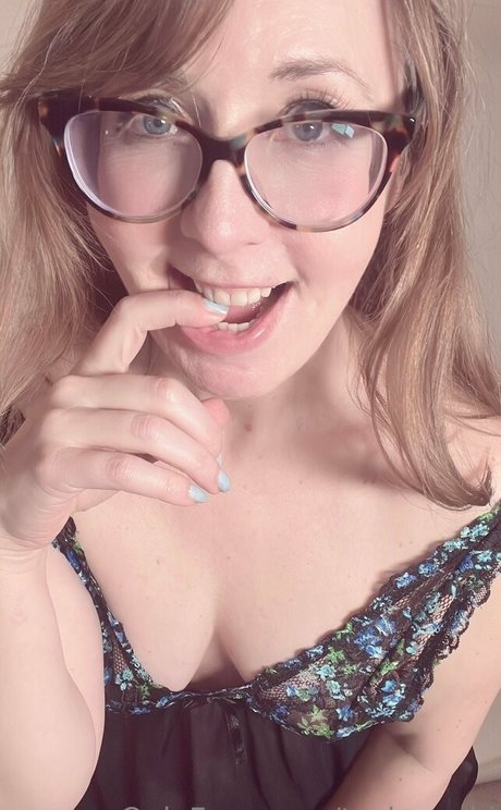 teslaworld エロティック女優 写真