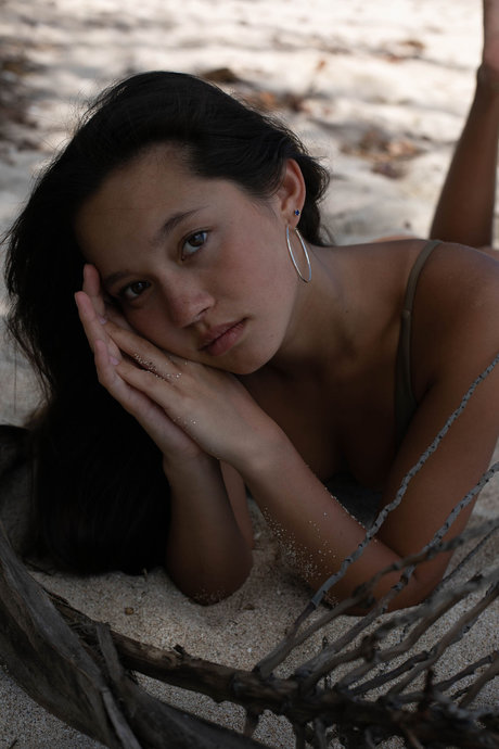 大きな乳首オンリーファンズ セクシーヌード 画像