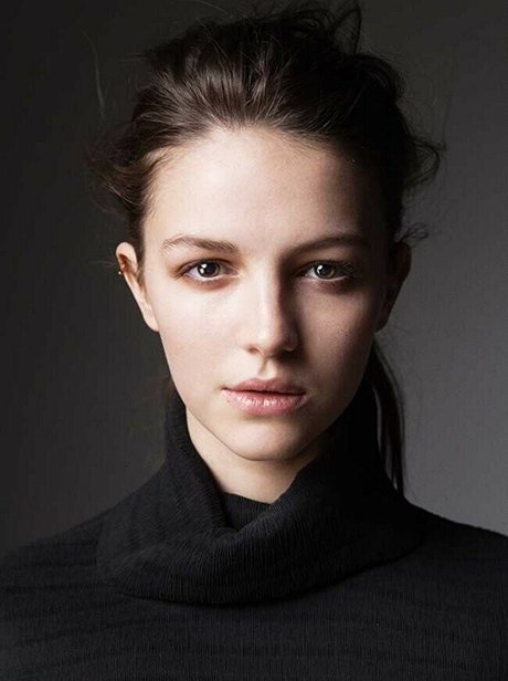 Ella Hunt かわいいポルノスター ギャラリー