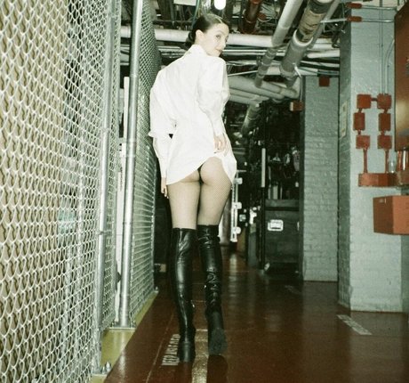 Ella Hunt ヌードスター 画像