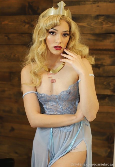 曲線美のラテン系オンリーファンズ ホットセックス 画像