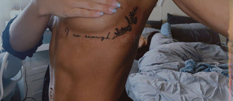 巨乳の熟女オンリーファンズ 無料セクシー ギャラリー