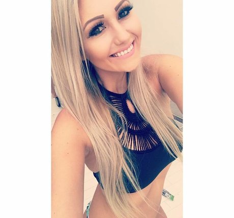 巨大なペニスオンリーファンズ ポルノグラフィック 画像