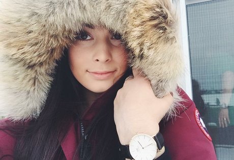 Logan Fabbro アート女優 画像