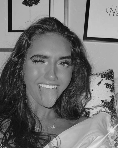 母乳オンリーファン ポルノ 画像