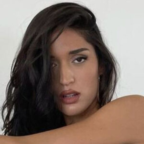 Dani Carbon セクシーなポルノスター 写真