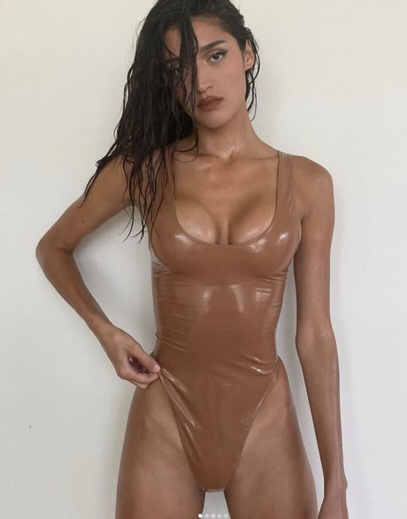 Dani Carbon エロティックモデル アーカイブ