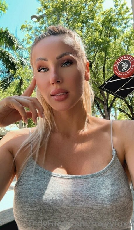 19歳のOnlyFans ホット 写真