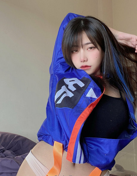 Jiebjah アダルトモデル 写真