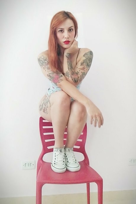 alyriafree アダルト女優 写真