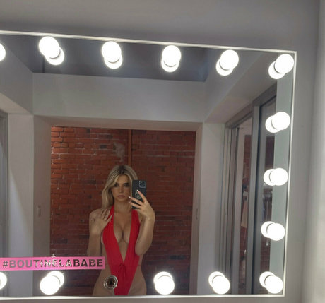 urbbaddy アダルトスター 写真