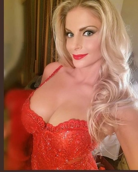 トゥインクスオンリーファンズ セクシーヌード ギャラリー