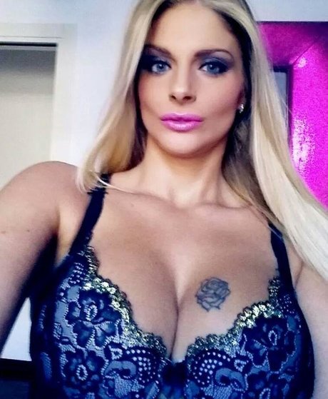 ティーン乱交OnlyFans 無料ヌード 写真