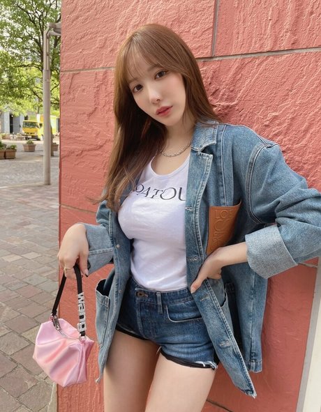 セクシーなドレスOnlyFans 無料アダルト ギャラリー