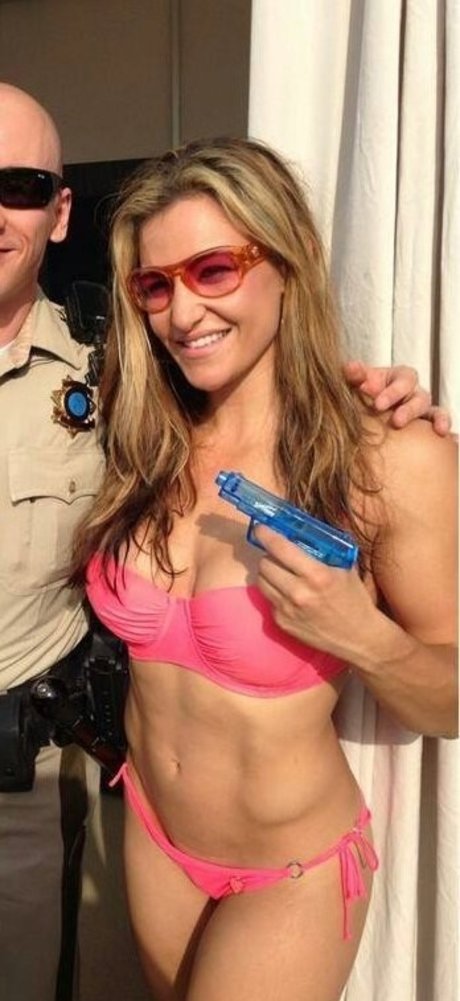 曲線美のクーガーOnlyFans 美しい裸 写真