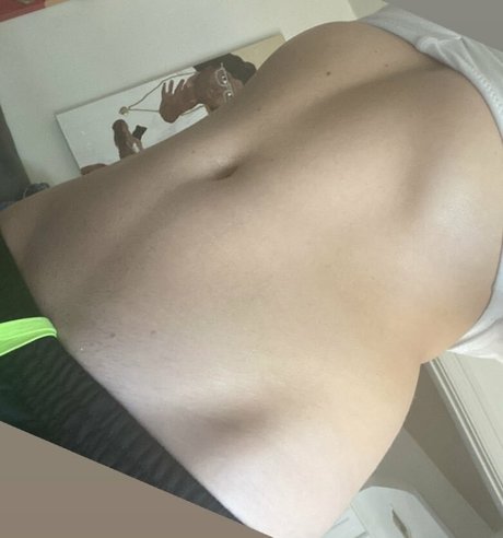 ブッシュ・オンリーファンズ ホットヌード 写真