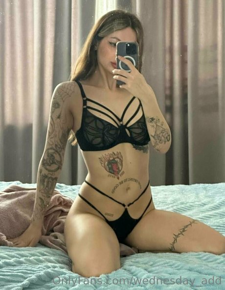 wednesday add トップ女優 画像