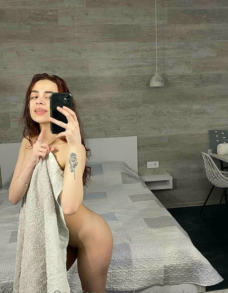 wednesday add ポルノスター セクシー 画像