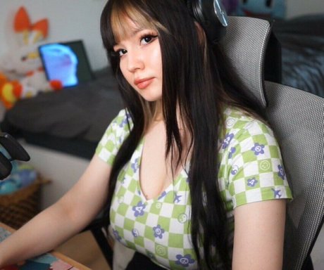 Shini Waifu ポルノスター アート 画像