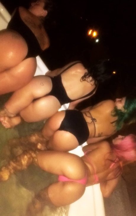 Agnees Monteiro 裸のスター 写真