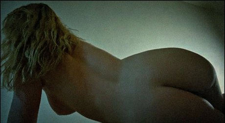 ロシアのお母さんOnlyFans アートヌード 写真