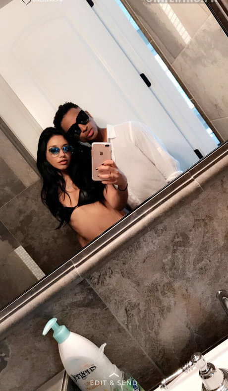 ヌード教師オンリーファンズ 無料裸 写真