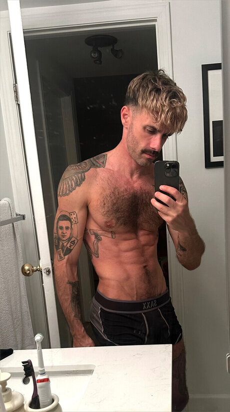 Oscar Adriano 無料女優 写真