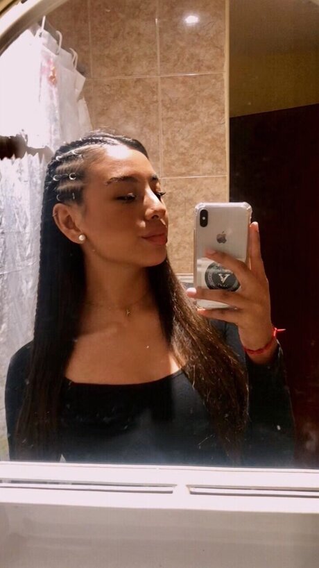 Arabeli ポルノスター 独占 写真