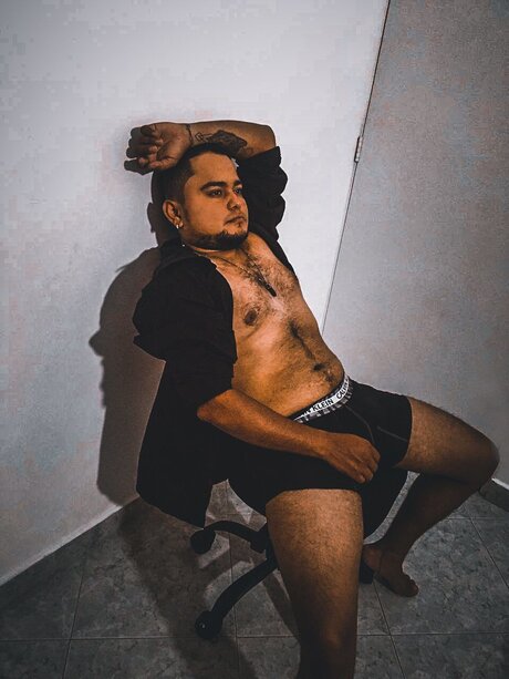 Raune Divad ヌード女優 写真