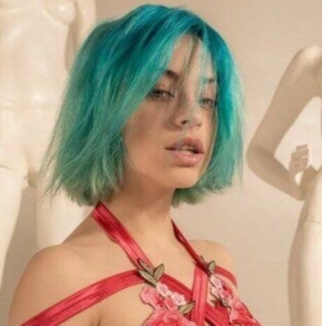 巨乳の熟女オンリーファンズ えろ 画像