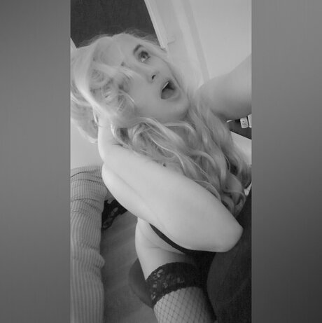 NIKITA BANKS 美しいモデル 写真