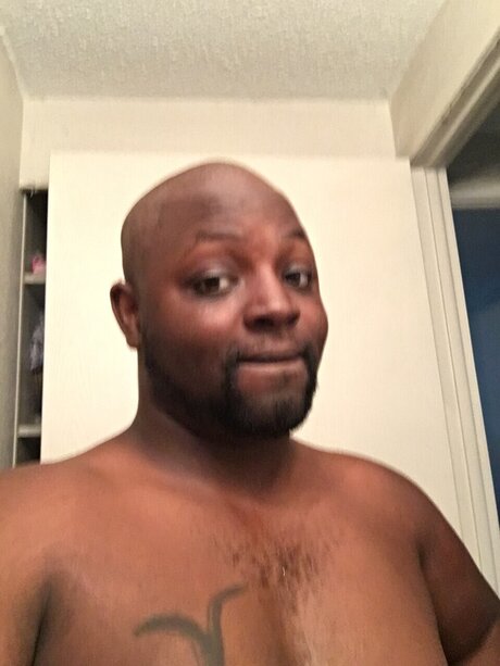 Isaac Hall ホットなモデル 写真