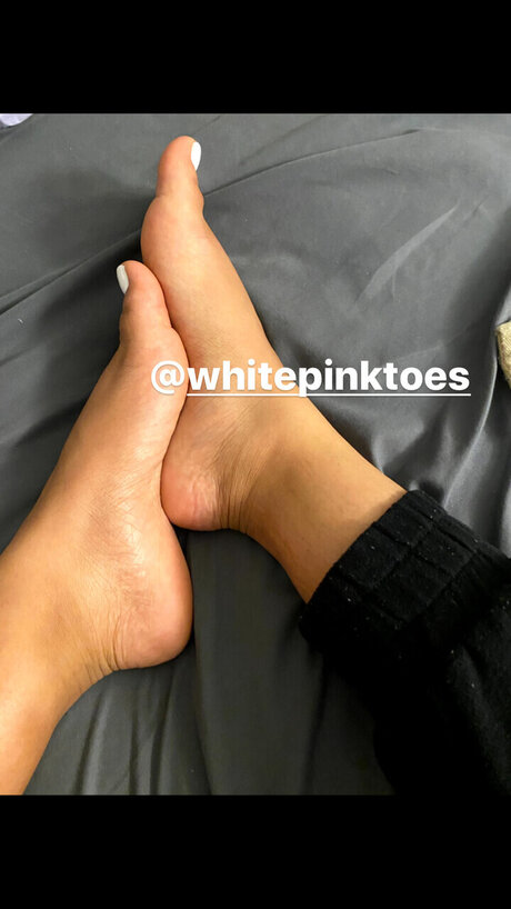 White Pink Toes ヌードモデル 写真